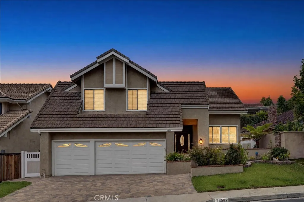 28562 Silverton — photo