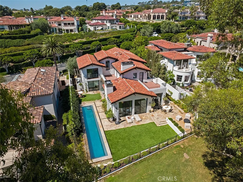 16 Pelican Point — photo