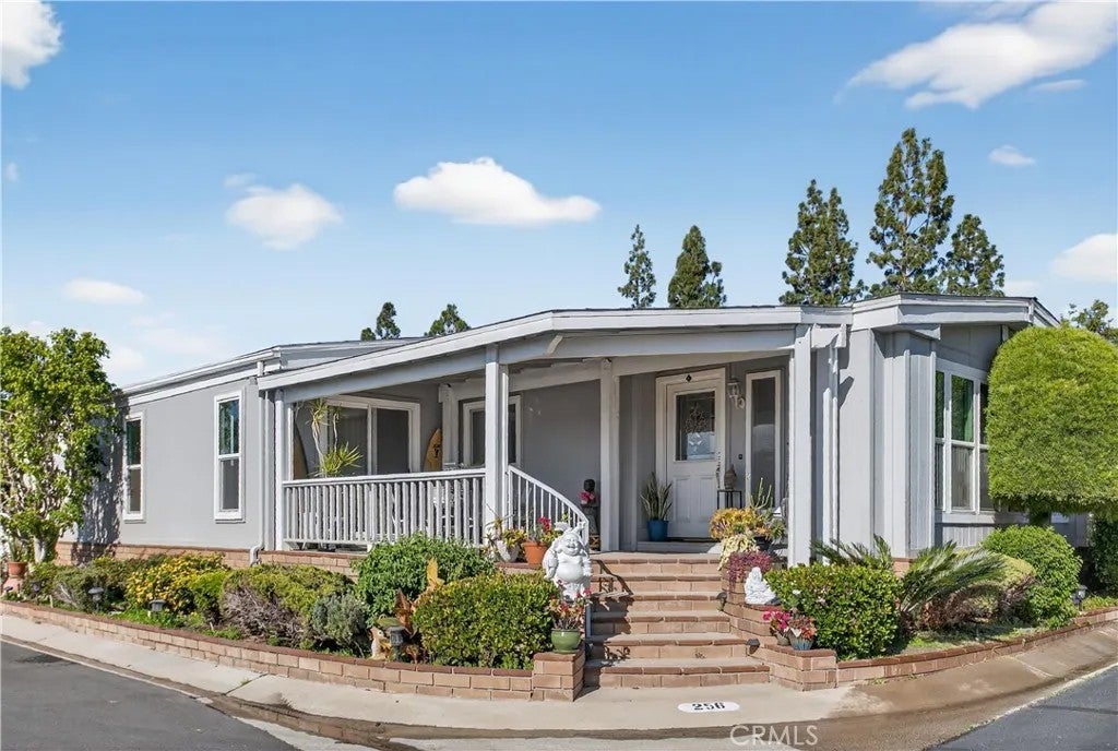 5200 Irvine Boulevard 256 — photo
