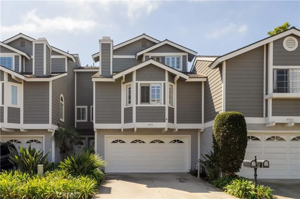 4892 Searidge Cir — photo