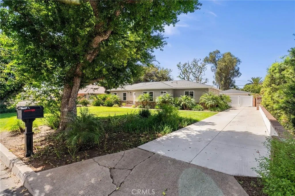 14071 Stratton — photo