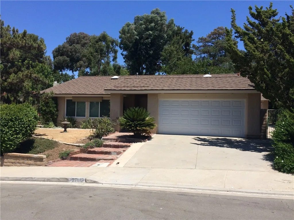 27012 Cordero — photo