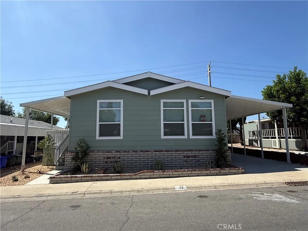 929 E Foothill 13 — photo