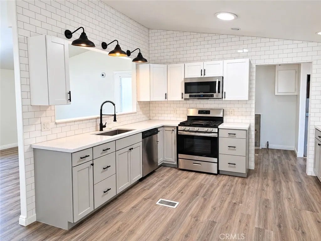 6241 Warner 228 — photo
