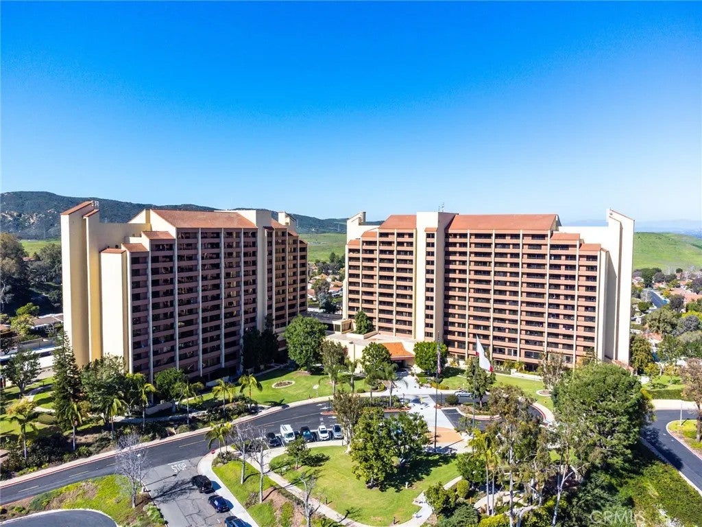 24055 Paseo Del Lago 251 — photo