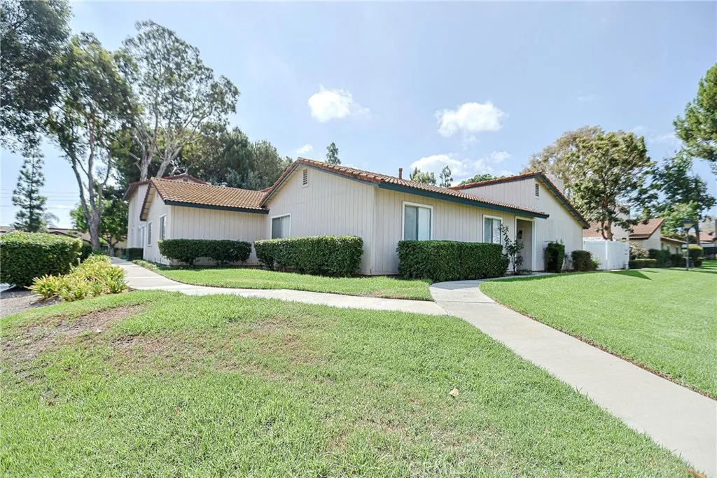 1078 Border, Corona, CA 92882 — photo 2
