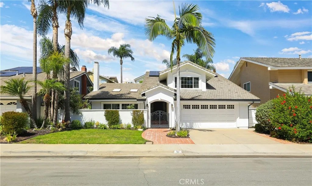 31 Silver Crescent — photo