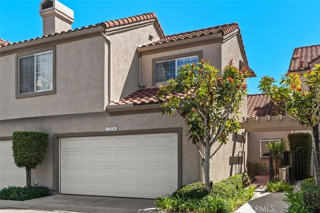 22114 Antigua — photo