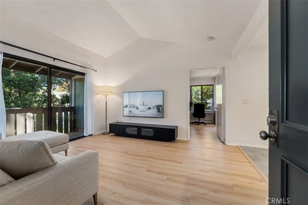 20702 El Toro — photo