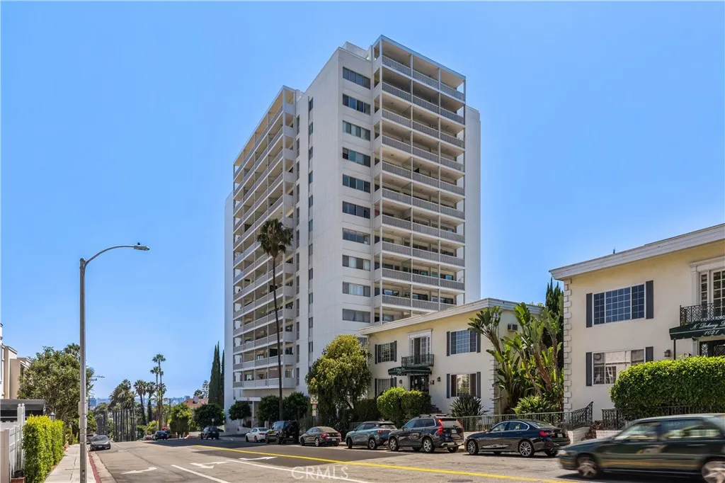 999 N Doheny Unit 310 — photo