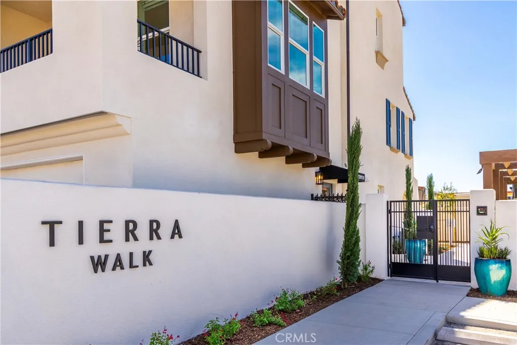 100 Tierra Lane — photo