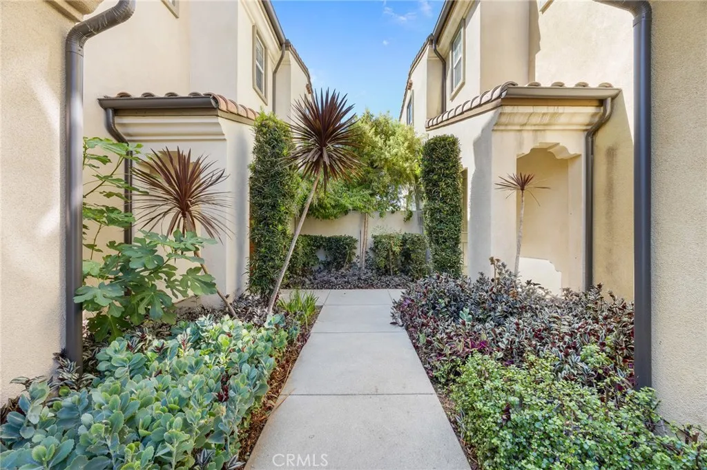 640 S Gladys Ave Unit C — photo