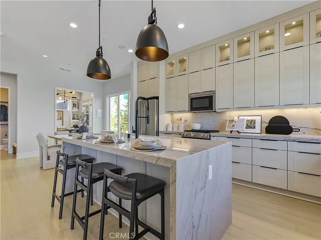 2328 LIV Way — photo