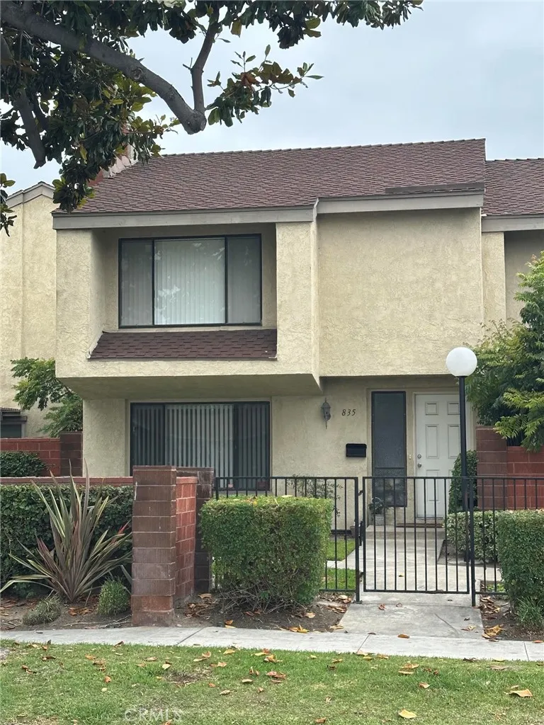 835 W Orangewood — photo