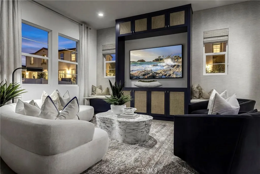 2418 LIV Way — photo
