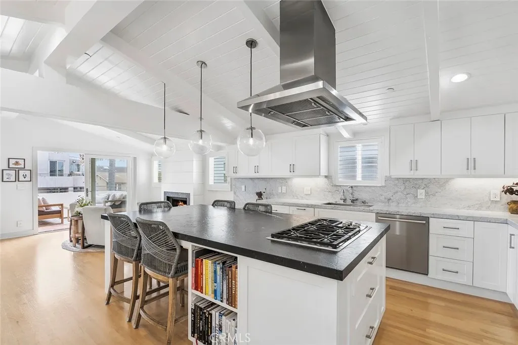 445 Marine Avenue Unit a — photo
