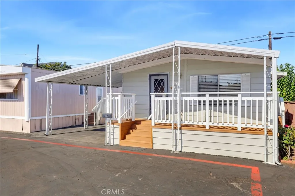 2060 Newport Unit 21 — photo