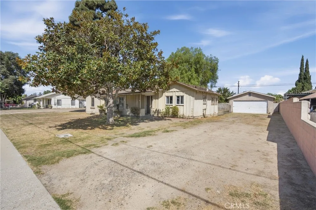 2425 W Occidental Street — photo