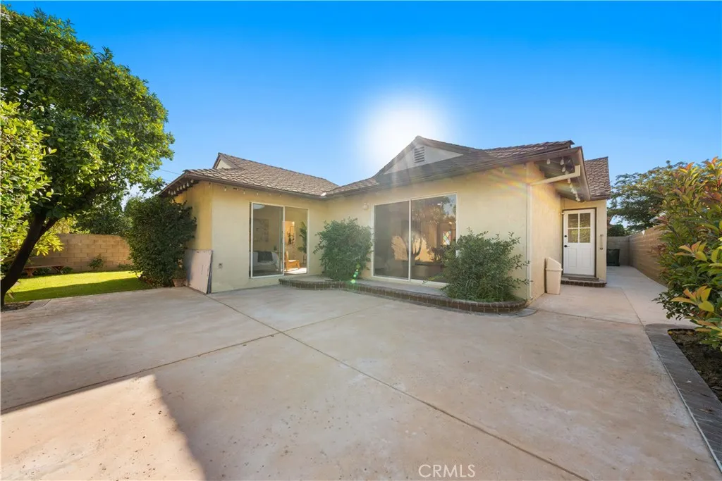 1114 N Acacia Avenue — photo