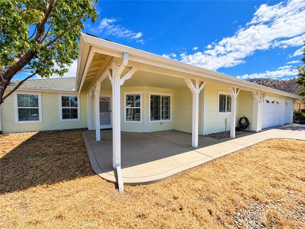 18220 Bowie, Tehachapi, CA 93561 — photo 2