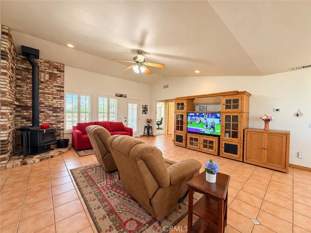 18220 Bowie, Tehachapi, CA 93561 — photo 3