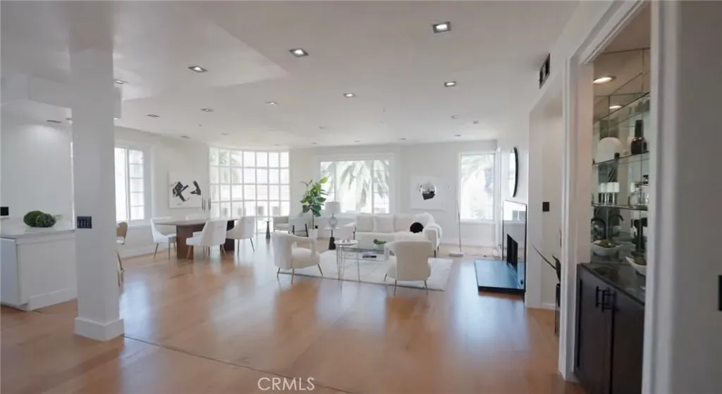 117 N Gale Unit Ph 5 — photo
