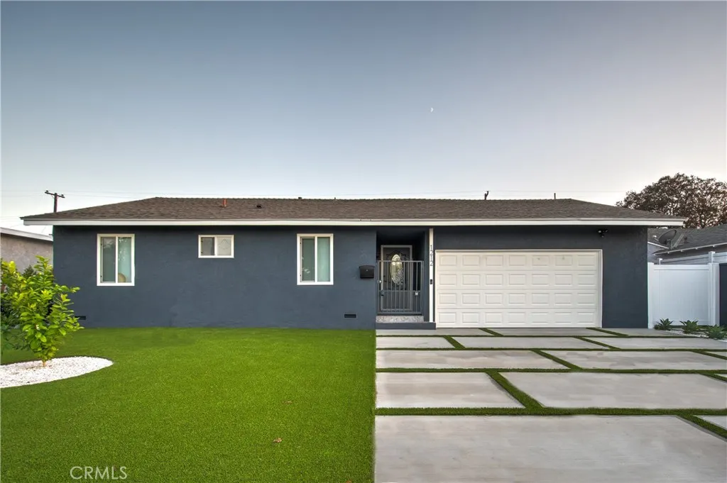 1212 W Woodcrest Avenue — photo