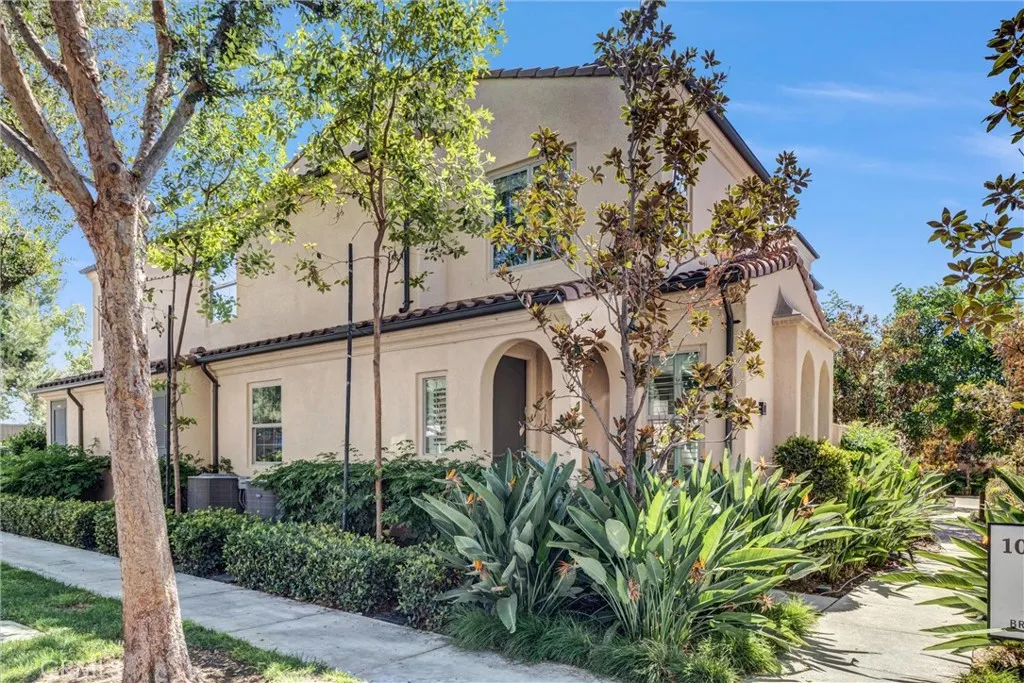 101 Briarberry — photo