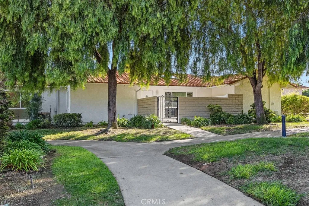 2197 Via Mariposa East Unit B — photo