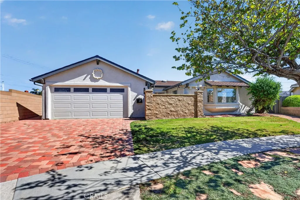 6121 Arrowhead Drive — photo