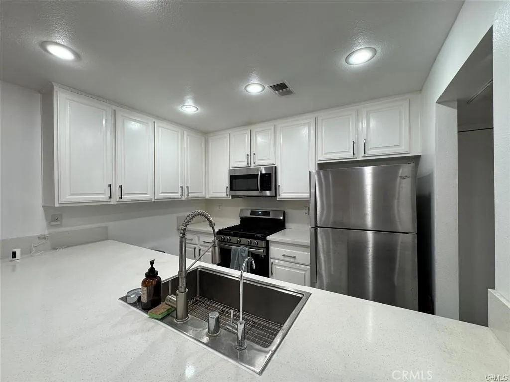 84 Lemon Unit 270 — photo