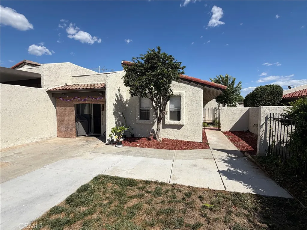 1374 Bouquet Unit D — photo