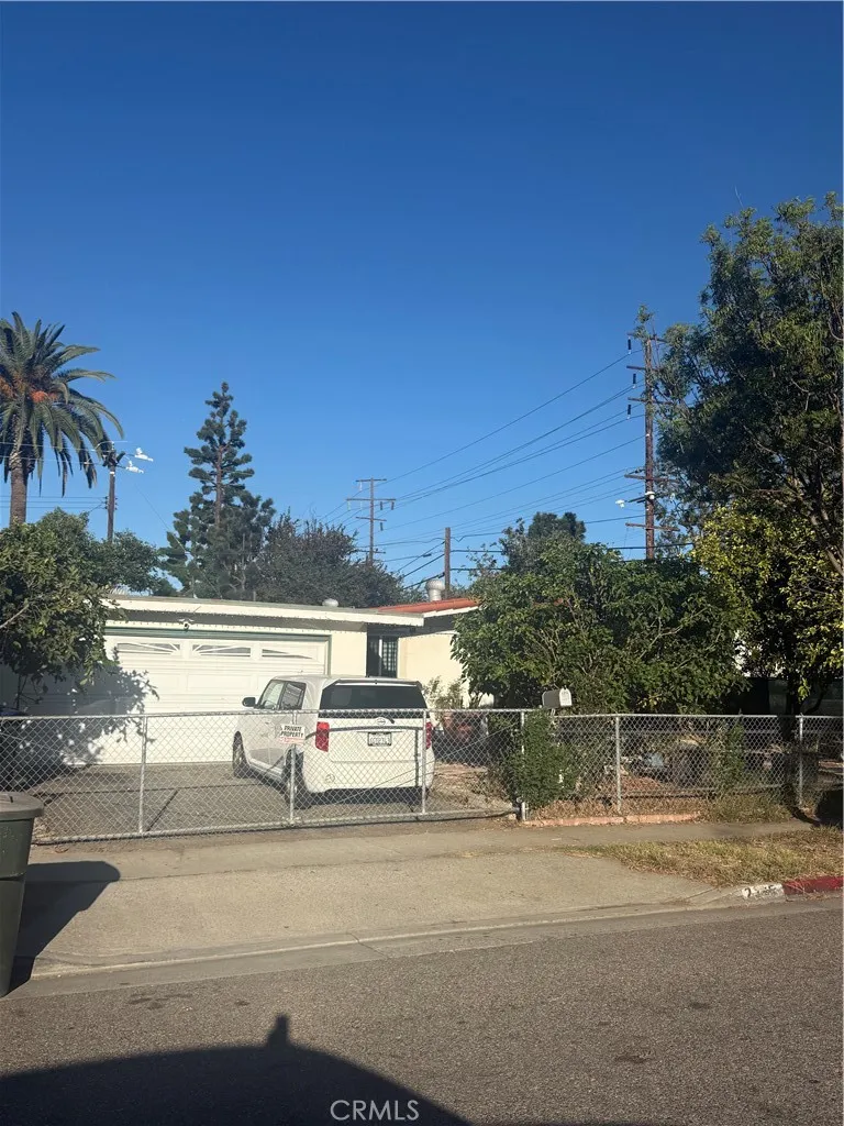 2245 Anaheim — photo