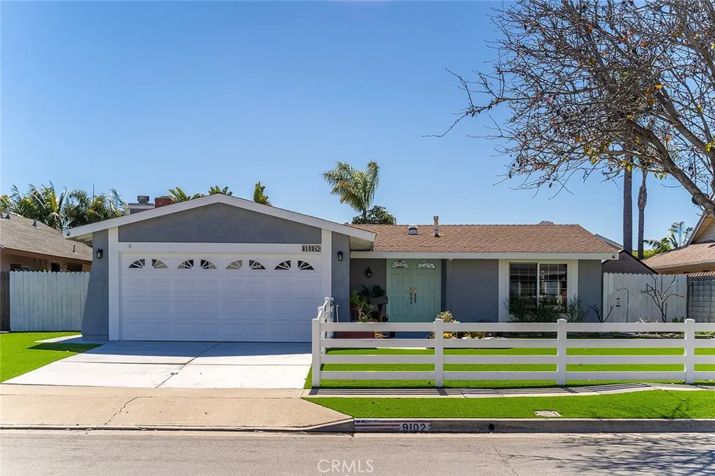 9102 Warfield — photo