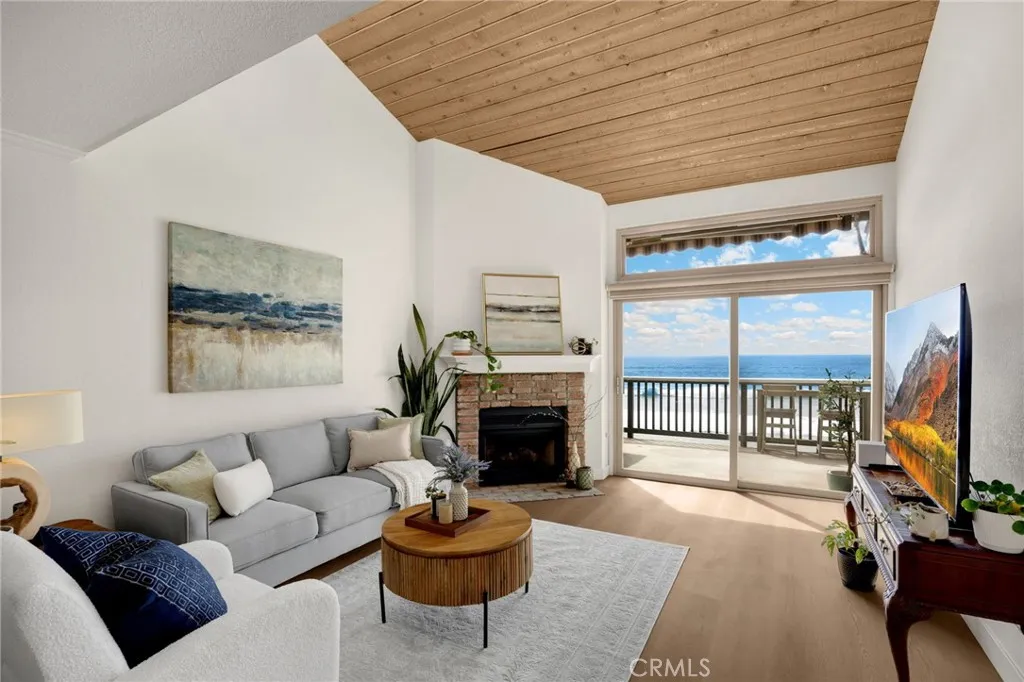 1445 S Pacific Unit R — photo
