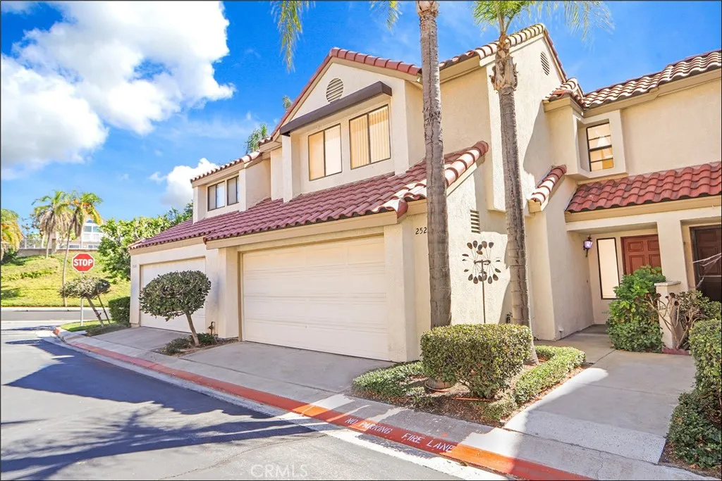 25226 Calle Madrid — photo