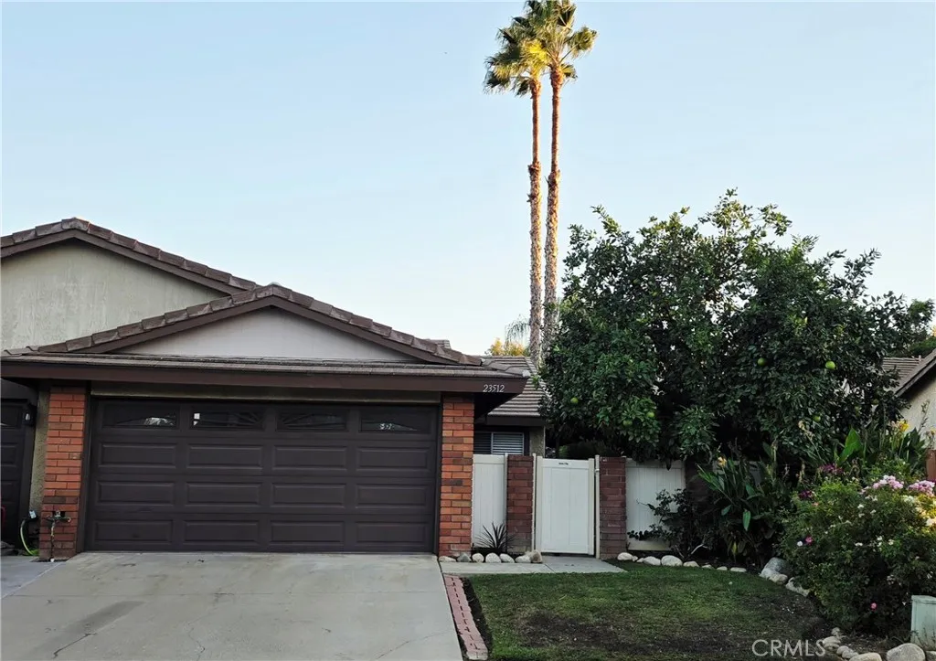 23512 Lampara Drive — photo