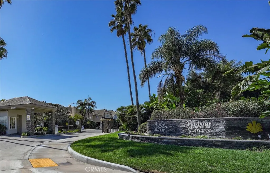 16261 Santa Barbara Lane — photo