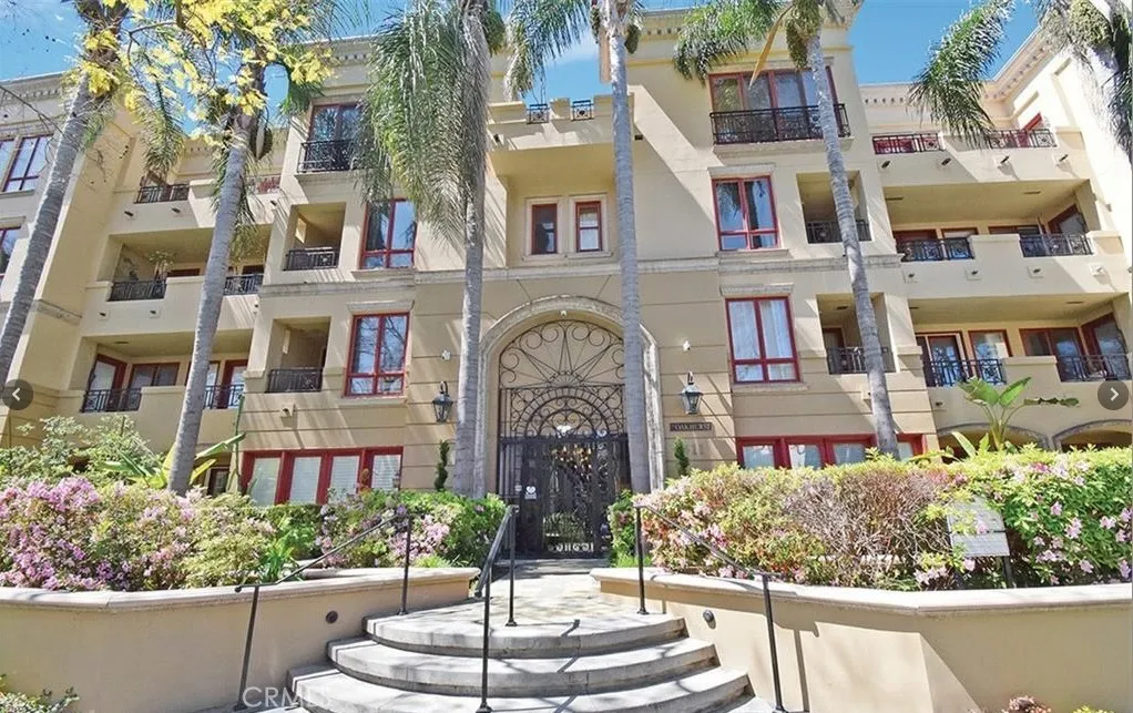 411 N Oakhurst Drive Unit 102 — photo