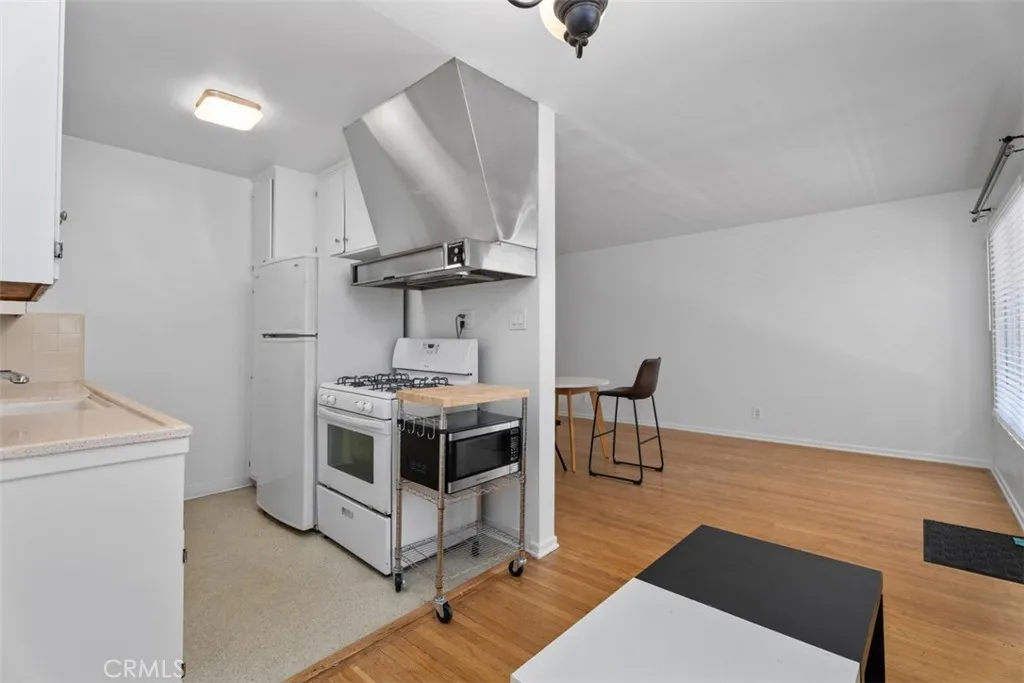 1015 E. Ocean Blvd. Unit 4 — photo
