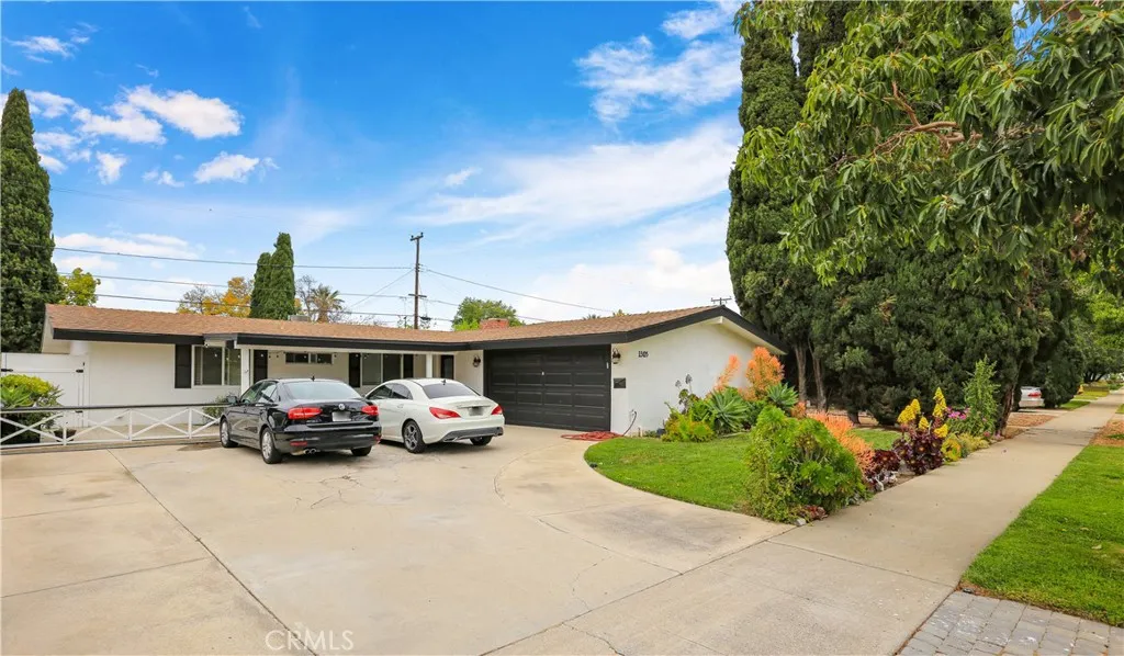 1305 W Cherry — photo