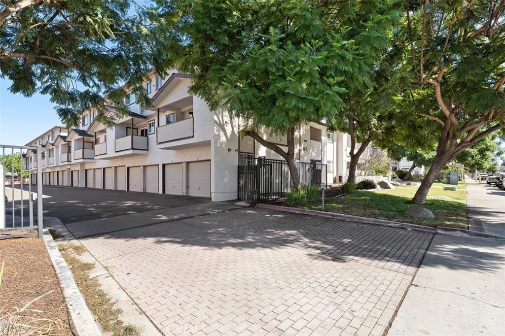 569 E Street Unit 1 — photo