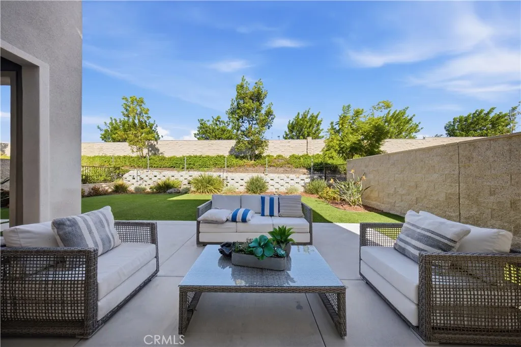 140 Sierra Madre — photo