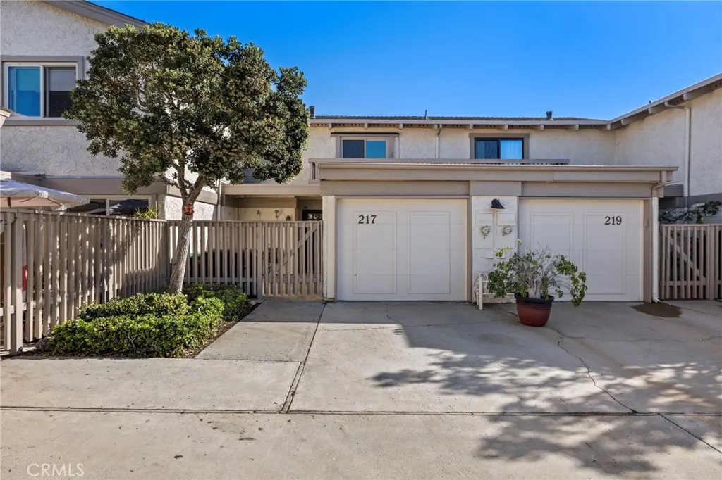 217 Avenida Adobe — photo