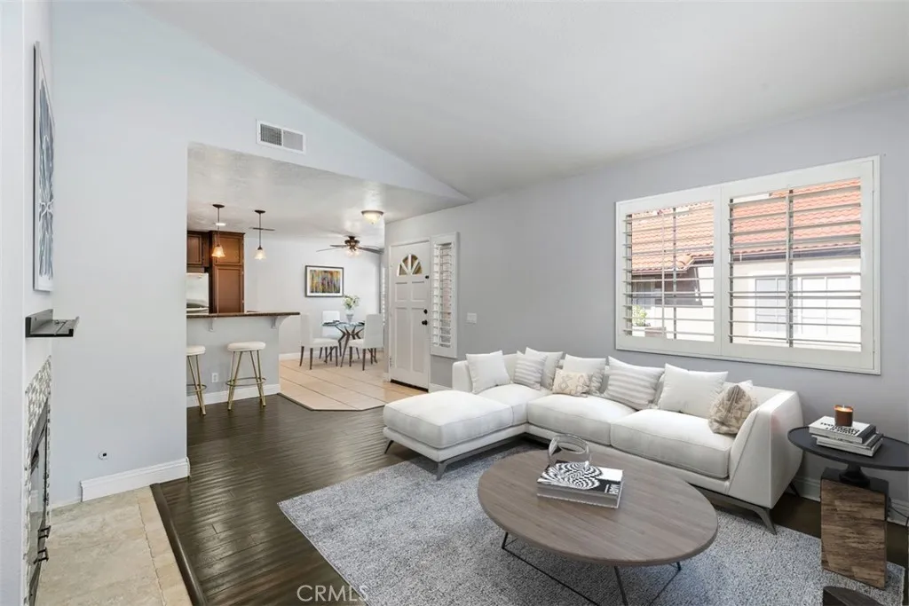 21227 Camelia Unit 18 — photo