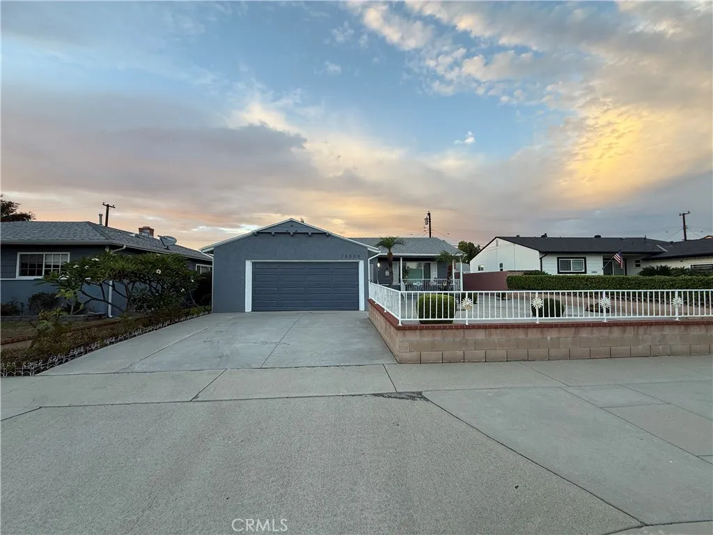 15809 Garydale — photo