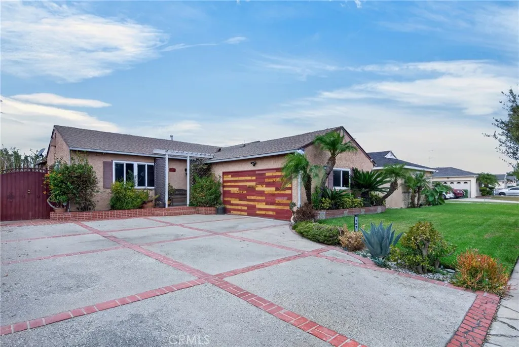 707 S Clymar Avenue, Compton, CA 90220 — photo 2
