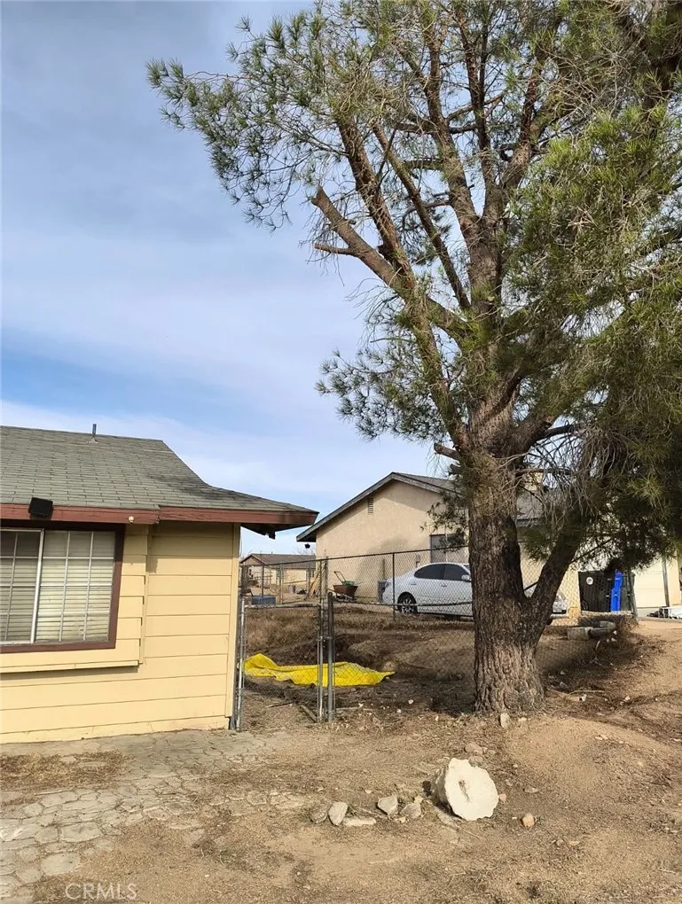 16290 Sholic Street — photo