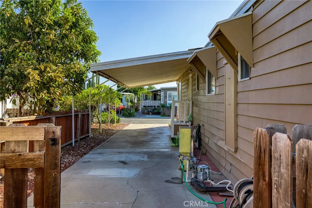 8200 Bolsa Unit 32 — photo