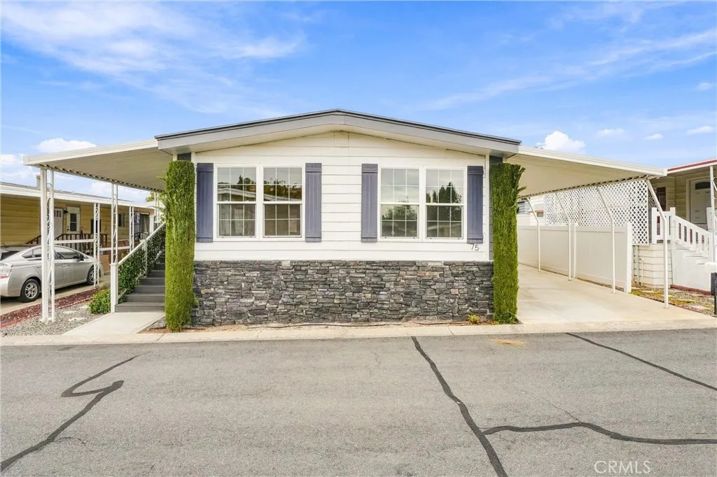 5215 E Chapman Unit 75 — photo